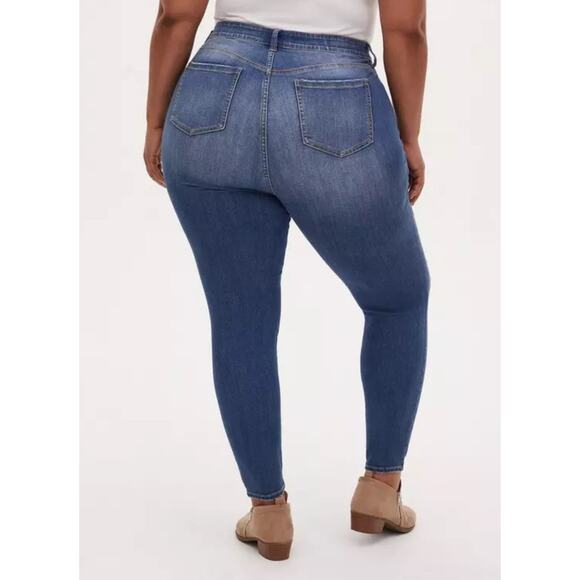 Torrid Sky High Rise Skinny Jeans Plus Size 20 Distressed Denim - Picture 3 of 12
